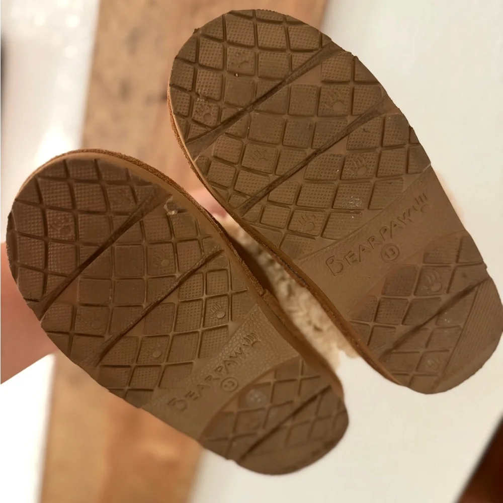 BearPaw Tan and Cream Cozy‎ Slippers